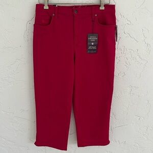 Gloria Vanderbilt Amanda Slimming Capris NWT Size 10